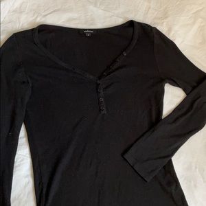 Ribbed fitted black long sleeved shirt